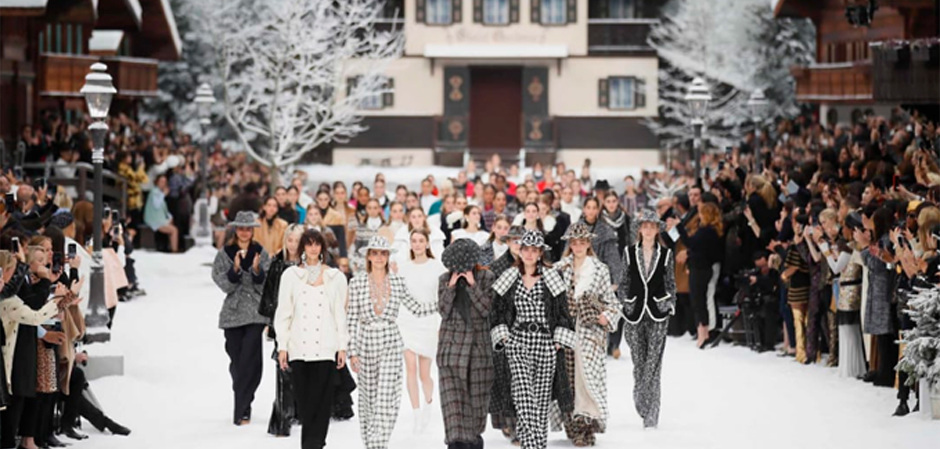 Показ Chanel на Paris Fashion Week, посвященный памяти Карла Лагерфельда
